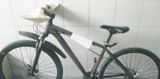 Die Polizei fragt: Wer erkennt dieses graue Mountainbike? Foto: Polizei