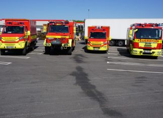 Zu dem Lastwagen-Unfall musste die Ratinger Wehr mit mehrere Fahrzeugen ausrücken. Foto: FW Ratingen