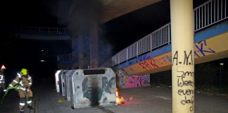 Zwei der fünf Container brannten in voller Ausdehnung. Foto: Polizei