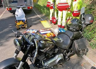 Der Heiligenhauser geriet mit dieser Harley Davidson ins Schleudern und stürzte in die Böschung. Foto: Polizei