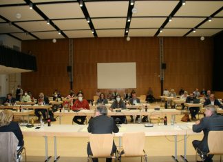 Erstmals tagte der Haupt- und Finanzausschuss in der Aula des Konrad-Heresbach-Gymnasiums. Foto: Kreisstadt Mettmann