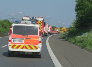 Die Heiligenhauser Feuerwehr auf dem Weg zum EInsatzort. Foto: FW Heiligenhaus