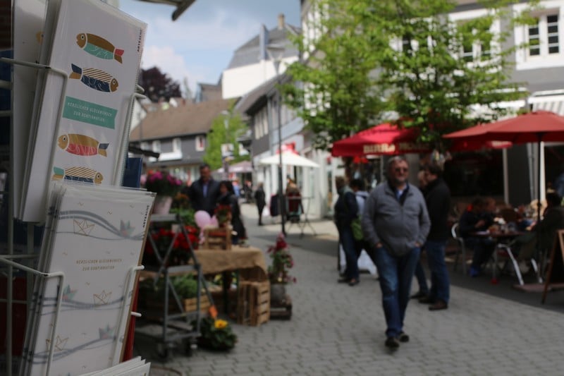 In die Mettmanner Innenstadt zieht es ab Montag wieder Kunden - darauf hoffen die Einzelhändler. Foto: André Volkmann