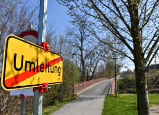 Noch vor Ostern wird die Umleitung am Panorama-Radweg hinter dem Nahversorgungszentraufgehoben. Foto: Mathias Kehren