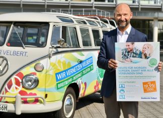 Stadtwerke-Geschäftsführer Stefan Freitag freut sich über den Start des betriebseigenen Glasfasernetzes, das extrem schnelles Internet in die Velberter Haushalte bringen kann. Foto: Mathias Kehren