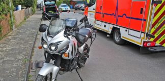 Das Motorrad wurde mit dem Einverständnis des 67-Jährigen bis auf weiteres bei Anwohnern abgestellt. Foto: Polizei