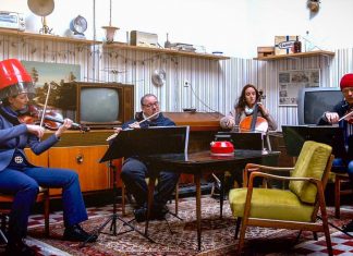 Das Sinfonieorchester Wuppertal spielt Beethoven in der Stromhistorischen Sammlung der WSW im Umspannwerk Wupperfeld in Wichlinghausen. Eva Högel (Violine), Udo Mertens (Flöte), Vera Milićević (Violoncello) und Matthias Neumann (Viola). Foto: WSW
