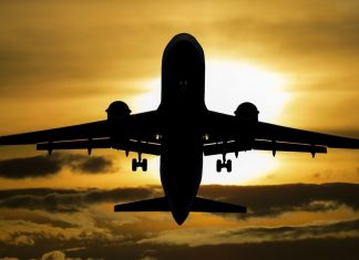 Ein Flugzeug in der Luft. Foto: pixabay