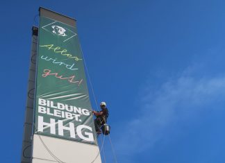 Das Banner am HHG sendet eine Botschaft: "Alles wird gut". Foto: HHG