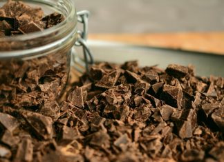 In der Basteltüte sind dieses Mal auch Zutaten für ein Schokoladenfondue enthalten. Foto: pixabay