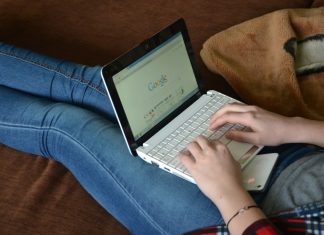 Informationen zu Ausbildungsplätzen und Studiengängen können Schülerinnen und Schüler online recherchieren. Foto: pixabay