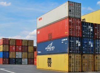 Der Exportmotor ist noch nicht vollends ins Stottern geraten, so die IHK nach einer Umfrage. Foto: pixabay