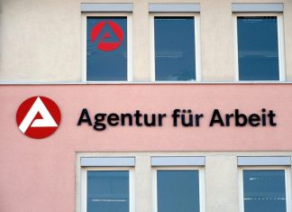 Der Schriftzug "Agentur für Arbeit" steht an einem Gebäude. Foto: pixabay/symbolbild