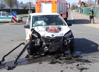 Der Skoda des jungen Mannes aus Leverkusen wurde im Frontbereich erheblich beschädigt. Foto: Polizei