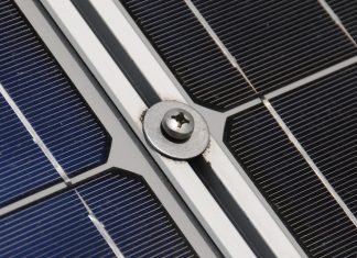 Solarstrom kann mit entsprechendem Equipment auch auf dem Balkon erzeugt werden. Foto: pixabay