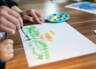 Alleinerziehende können auf erweiterte Betreuungsangebote zurückgreifen. Foto: pixabay