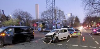 Der Hyundai i20 des 22-Jährigen wurde im Fronbereich stark beschädigt. Foto: Polizei