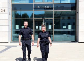 In neuen Uniformen ist der KOD im Stadtgebiet unterwegs. Foto: Stadt Ratingen