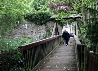 Die Brücke "Am Wehrgang" kann wieder als Abkürzung in die Innenstadt genutzt werden. Foto: Stadt Ratingen