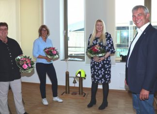 Bürgermeister Klaus Pesch dankte Andrea Töpfer (links) und Gaby Welsch-Schwalfenberg (2.v.l.) für ihre engagierte Arbeit im Sinne der Gleichberechtigung von Mann und Frau in den letzten Jahren und wünschte der neuen städtischen Gleichstellungsbeauftragten, Nadine Mauch, viel Erfolg bei ihrer Aufgabe. Foto: Stadt Ratingen