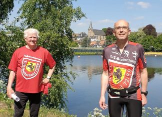 Gerd Wesemann und Bernd Krayer nach Zieleinlauf in Kettwig an der Ruhr. Foto: TuS Breitscheid