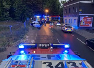 Auf der Velberter Straße ereignete sich ein schwerer Unfall. Foto: Feuerwehr Heiligenhaus