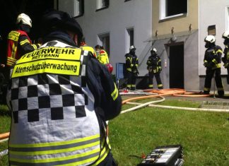 Insgesamt 50 Einsatzkräfte der Feuerwehr waren vor Ort an der Sudhoffstraße. Foto: Feuerwehr Mettmann