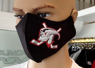 Auf den Mund-Nase-Masken ist das Logo der Ice Aliens aufgedruckt. Foto: Ice Aliens