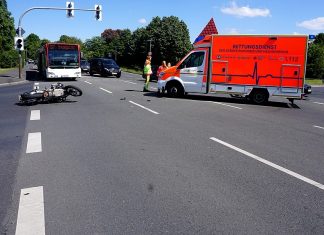 Der Unfall ereignete sich in Breitscheid im Kreuzungsbereich Kölner Straße und An der Pönt. Foto: FW Ratingen