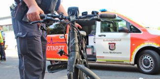 Das E-Bike wurde bei dem Unfall stark beschädigt. Foto: Polizei