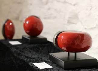 Auf der "Neanderland Art" präsentieren Kunstschaffende aus dem Kreis Mettmann - hier Werke aus dem Kunsthaus Mettmann - ihre Ideen. Foto: André Volkmann