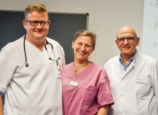 Dr. Alexander Nordhues, Hebamme Christiane Bussmann und Dr. Gerd Degoutrie laden ein zum ersten Skype-Infoabend für werdende Eltern. Archivfoto: Helios