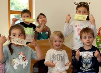 Spielerisch können die Kita-Kinder den Umgang mit den Masken üben. Foto: Kolping-Kindertagesstätten Velbert e.V.