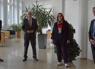 Dr. Rudolf Lange (Kreisgesundheitsamt), Landrat Thomas Hendele, Kerstin Griese MdB und Nils Hanheide (Krisenstab) im Kreishaus. Foto: Büro Griese