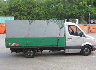 Mehr als eine Tonne zu viel brachte der Transporter auf die Waage. Foto: Polizei