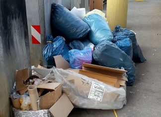 Das „Littering“ am Standort Sandstraße/Am Sandbach hatte so stark Überhand genommen, dass die Altpapier-Container entfernt werden mussten. Foto: Stadt Ratingen