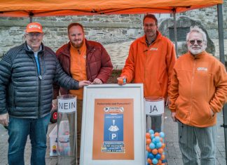 "Der Gewinn für die Stadtkasse hält sich in Grenzen": Helmut Stiegelmeier, Thomas Küppers, Martin Schwarz und Ulrich Weber von den Piraten zu den Einnahmen aus der Parkraumbewirtschaftung. Foto: privat