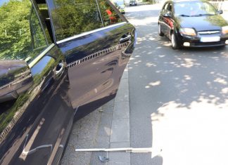 Der Abstand zur geöffneten Autotür reichte nicht aus. Foto: Polizei