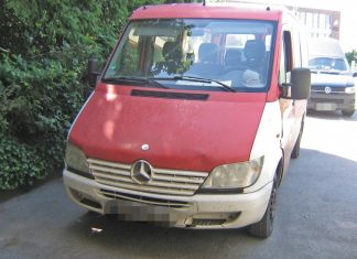 Insgesamt 38 Mängel stellte der TÜV bei einer Überprüfung an diesem Transporter fest. Foto: Polizei