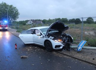 Der Fahrer des Unfallwagens war trotz rund 1,2 Promille mit dem Auto unterwegs. Foto: Polizei