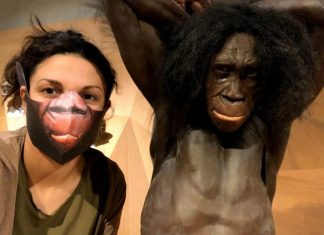 Die Bastelbögen für die Urmensch-Masken gibt es im Shop des Museums. Foto: Neanderthal-Museum