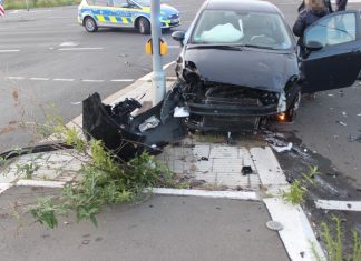 Der Fiat der Velberterin wurde bei dem Unfall erheblich beschädigt. Foto: Polizei