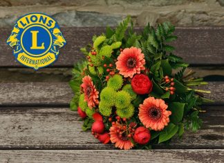Dwer Lions Club Velbert/Heiligenhaus bietet an Blumgrüße zum Muttertag zu überbringen. Foto Lions Club
