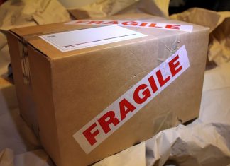 Abstellen benötigt Genehmigung: Steht das Paket dann ab vereinbarten Ort, geht das Risiko auf den Empfänger über. Foto: pixabay