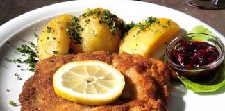 Unter anderem Schnitzel und Bratkartoffeln stehen auf dem Speisenplan. Foto: pixabay