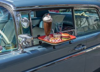 Im Weltspiegel-Autokino in Erkrath gibt es auch "echte Snacks". Symbolfoto: pixabay