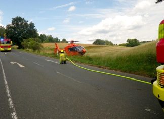 Per Rettungshubschrauber wurde der schwerverletzte Rennradfahrer in ein Krankenhaus geflogen. Foto: Feuerwehr Ratingen