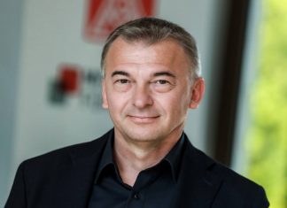 Hakan Civelek, Geschäftsführer der IG Metall Velbert, übt Kritik an der Knorr-Bremse-Schließung in Wülfrath. Foto: IG Metall Velbert