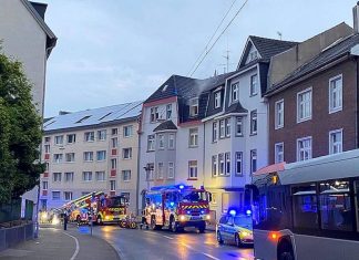 Die Feuerwehr Mettmann ist zu einem Einsatz an die Bahnstraße ausgerückt. Foto: Feuerwehr Mettmann