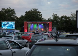 Im Wuppertaler Autokino auf dem Carnaper Platz feierte das Festival den Auftakt unter freiem Himmel. Foto: KJF